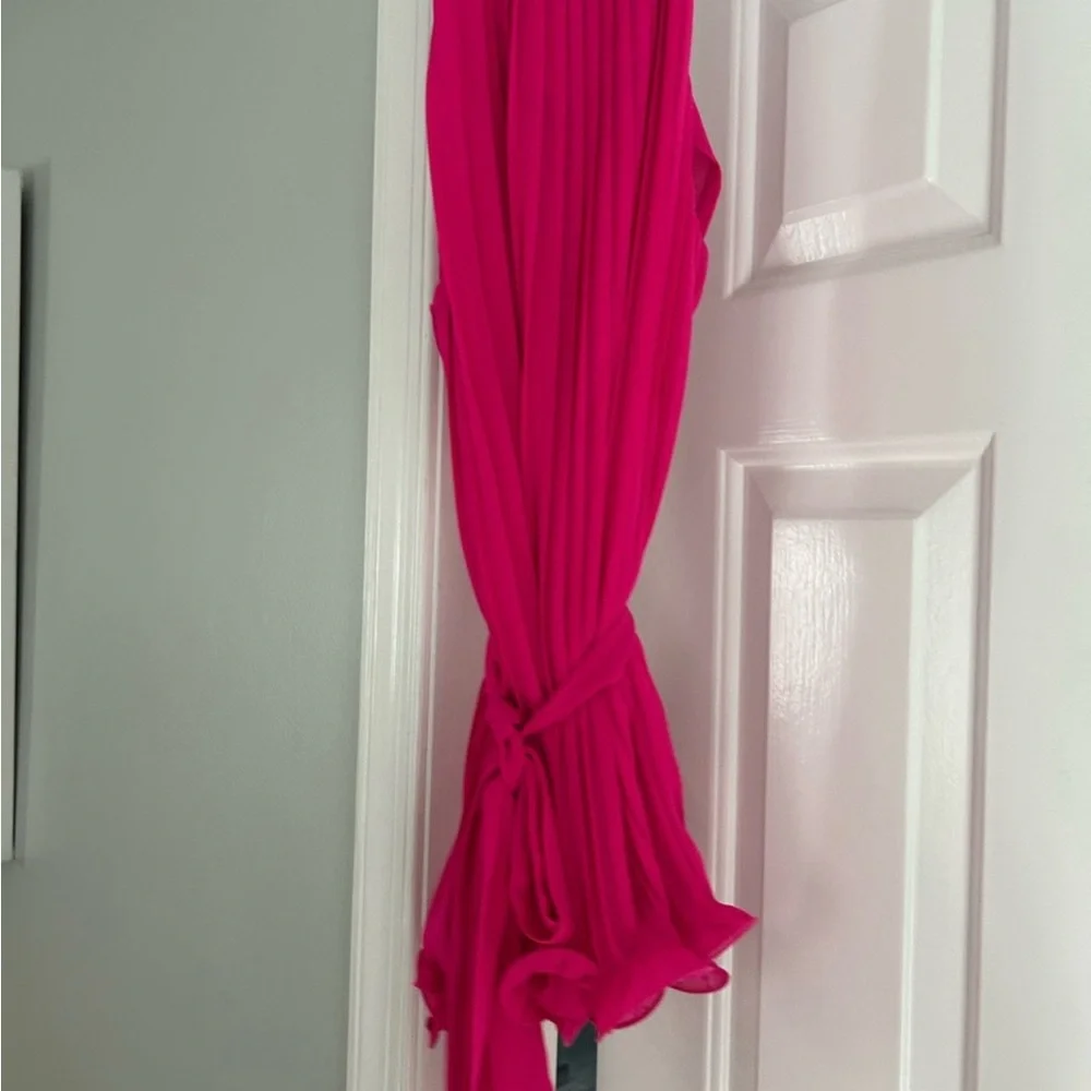 Endless Rose Women's Hot Pink Pleated Sleeveless/Halter top Size S NWT - Picture 2 of 2